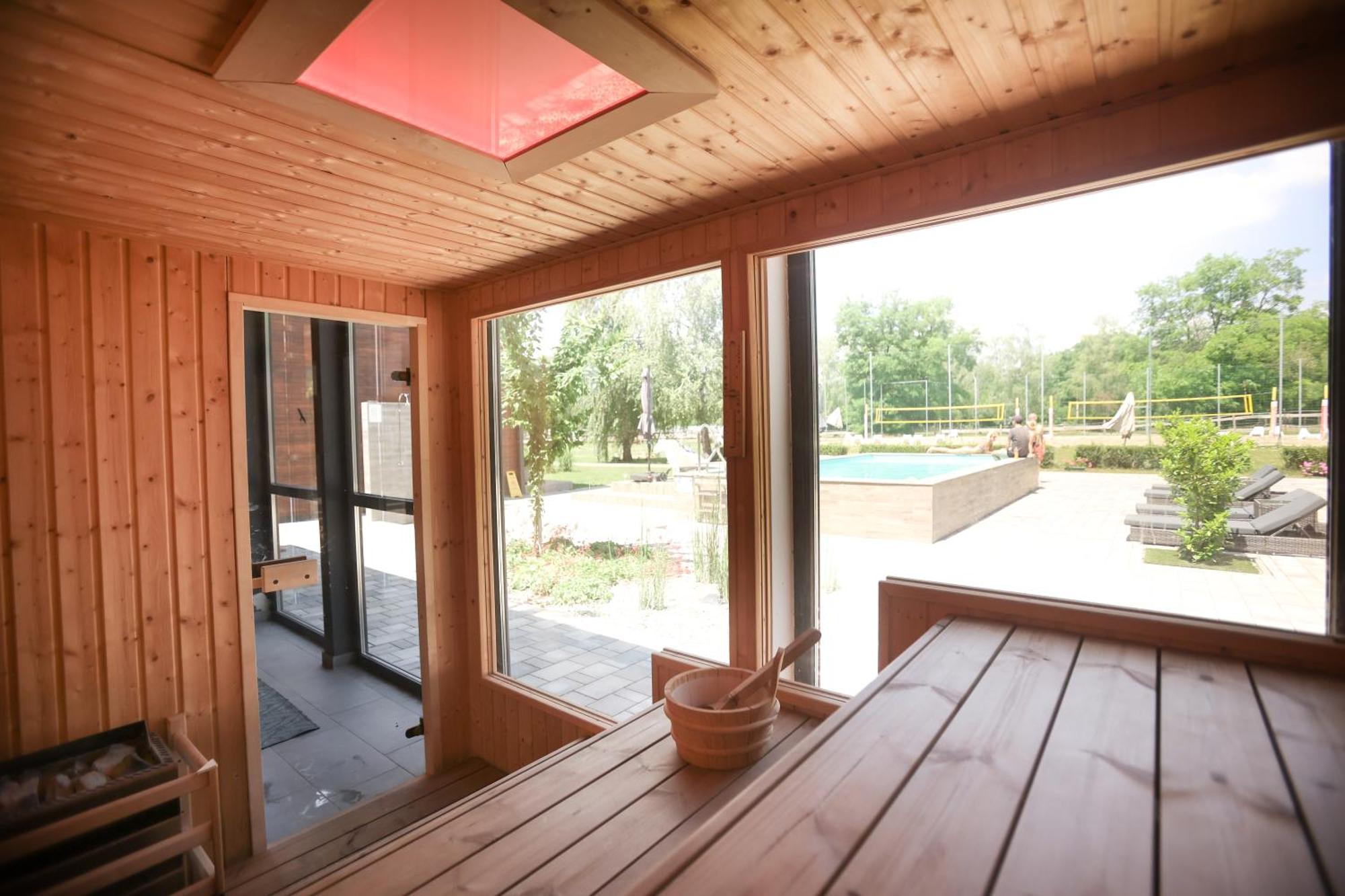 Hotel Mohacsi Wellness Vendeghaz Es Lovasklub Exterior foto