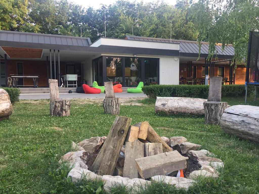 Hotel Mohacsi Wellness Vendeghaz Es Lovasklub Exterior foto